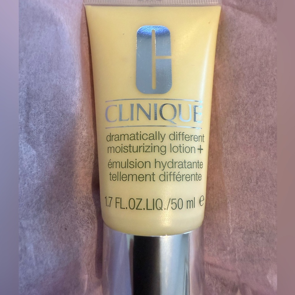 New Clinique Dramatically Different Moisturizing Lotion +  Dry to Very Dry Skin